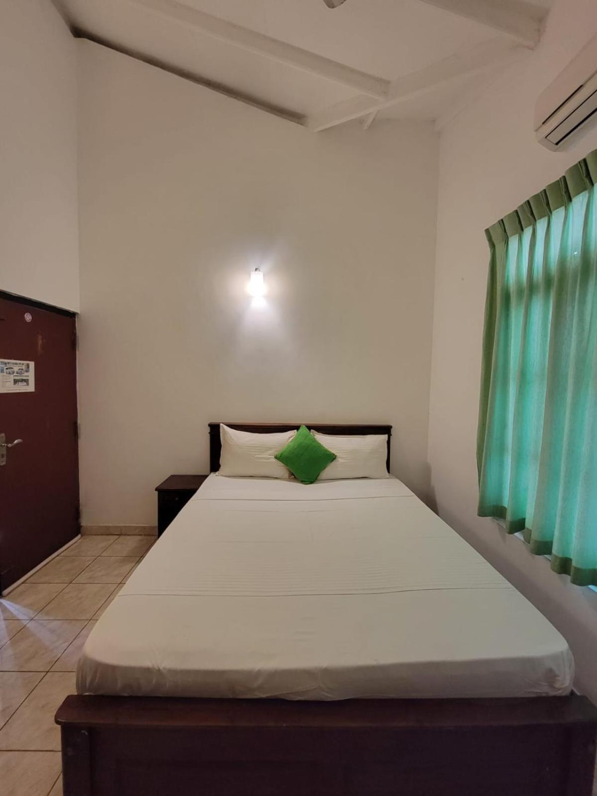The Empyrean Airport Transit Hotel Katunayake Exterior photo