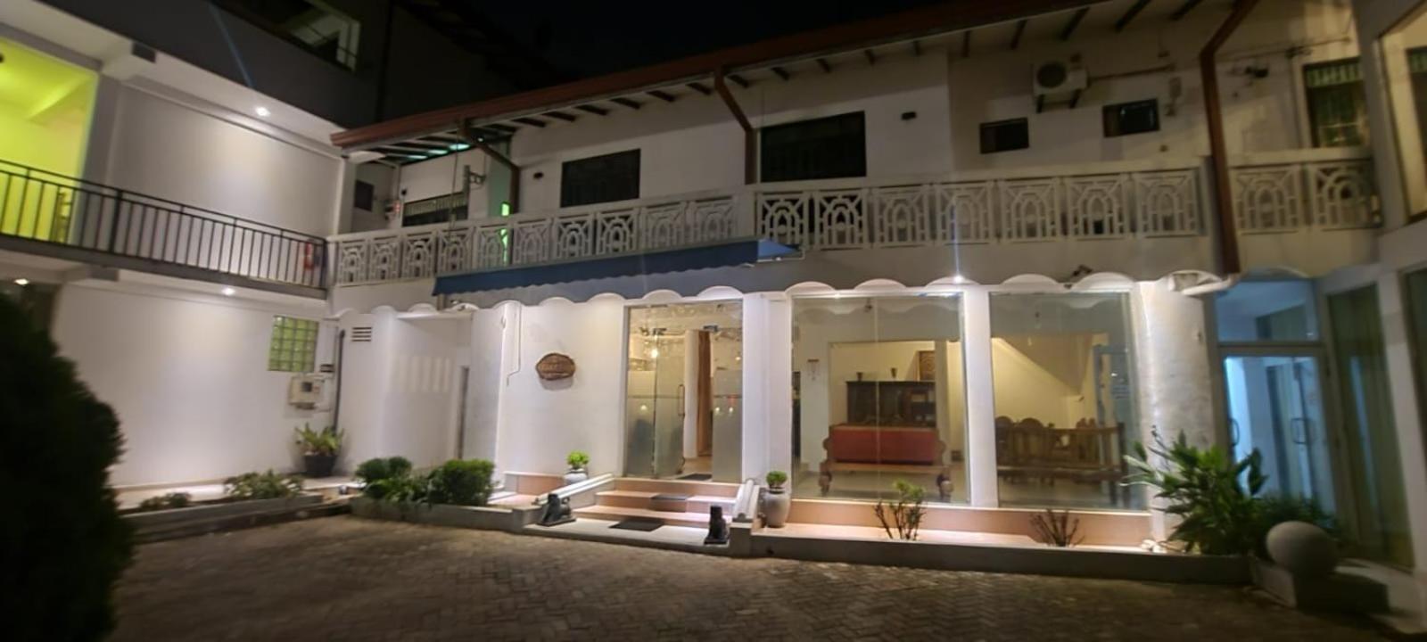 The Empyrean Airport Transit Hotel Katunayake Exterior photo